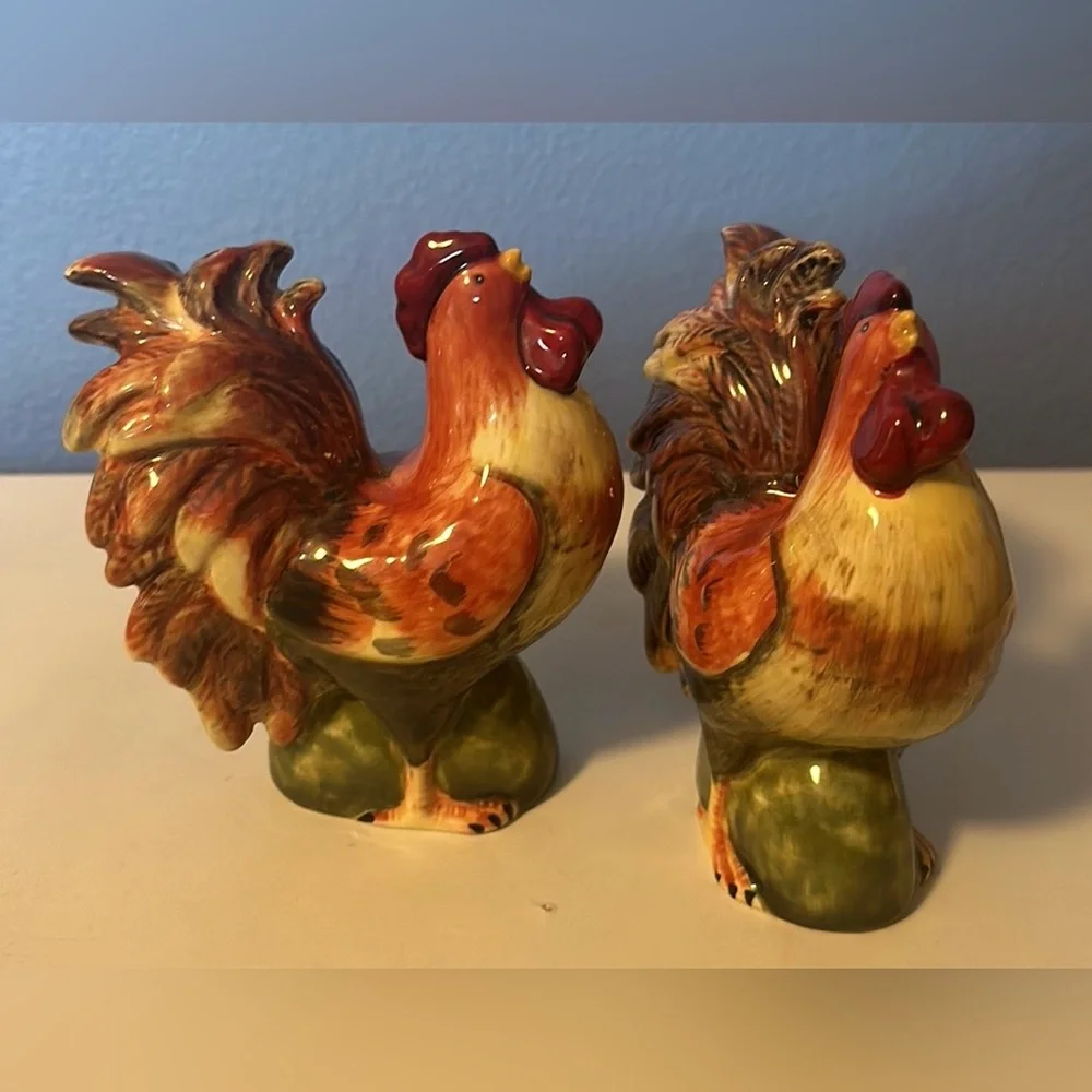 CIC Rooster Salt and pepper shakers